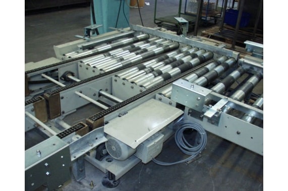 Roller conveyors for boxes and pallets