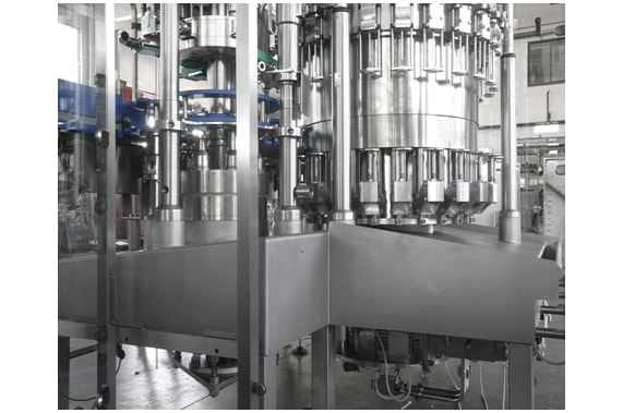 Isobaric filler in glass and PET bottles